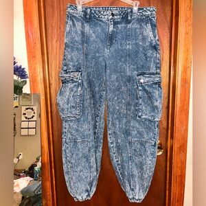 Stone washed pocket joggers💙